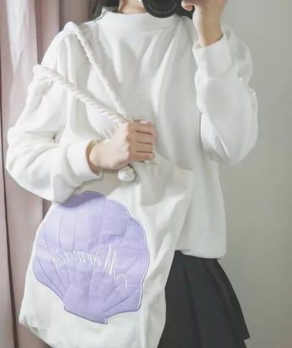 《反派总在怀疑人生[穿书]》作者：半夏凉凉